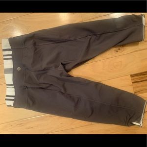Grey Lululemon cropped pants size 6